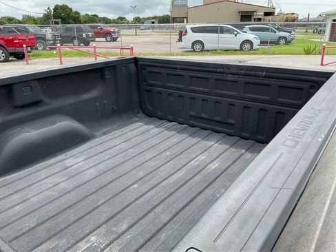 Used 2018 Chevrolet Silverado 1500 LT w/ LT Eassist Package AWD/4WD image 13