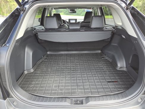 Used 2019 Toyota RAV4 XLE Premium FWD image 17