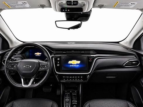 Used 2023 Chevrolet Bolt EUV Premier w/ Sun & Sound Package FWD image 17