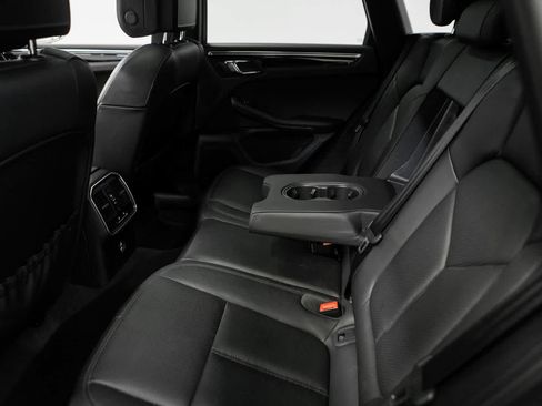 Certified 2023 Porsche Macan AWD/4WD image 31