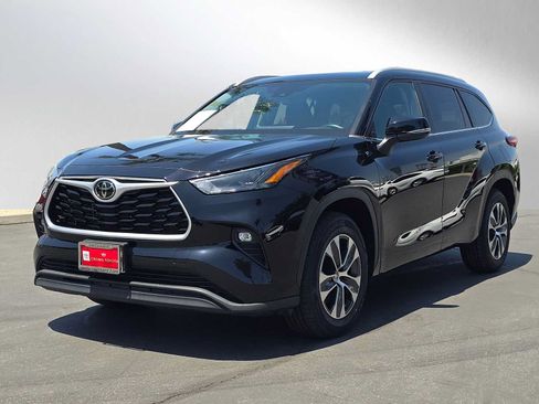 Used 2023 Toyota Highlander XLE FWD image 7