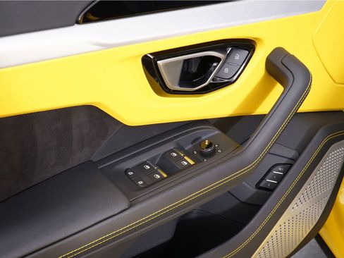 Used 2023 Lamborghini Urus S image 36