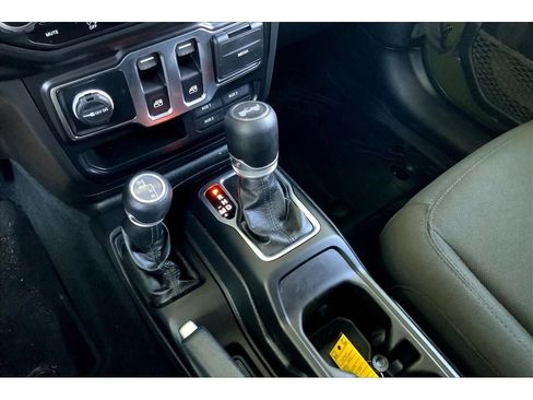 Used 2022 Jeep Wrangler Willys image 17