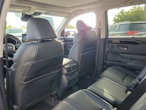 New 2025 Honda Pilot Touring image 13