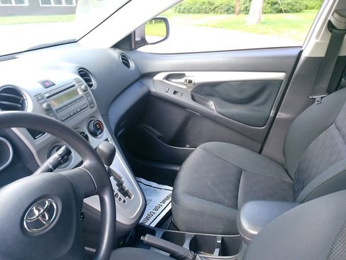 Used 2010 Toyota Matrix FWD image 32