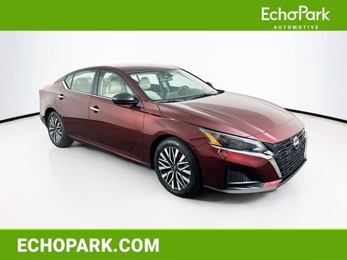 Used 2025 Nissan Altima 2.5 SV FWD image 1