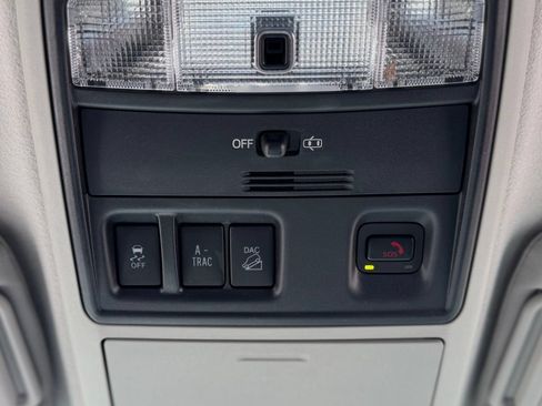 Used 2022 Toyota 4Runner SR5 AWD/4WD image 17