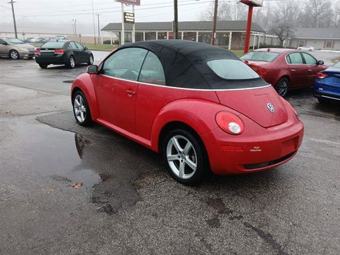 Used 2009 Volkswagen Beetle S image 2