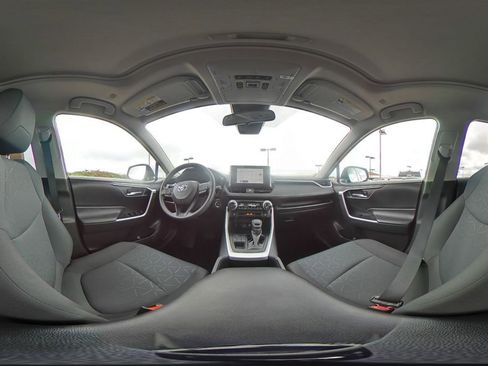 Used 2025 Toyota RAV4 XLE image 44