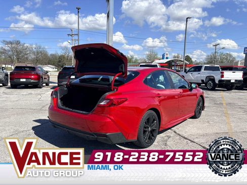 Used 2025 Toyota Camry SE w/ Convenience Package FWD image 16