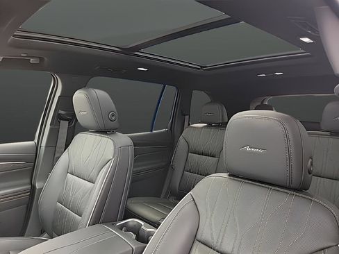 Used 2025 Buick Enclave Avenir image 31