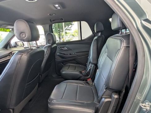 Used 2023 Chevrolet Traverse LT image 8
