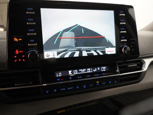 New 2024 Toyota Sienna Limited image 25