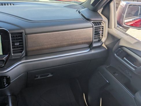 Used 2025 Chevrolet Silverado 1500 High Country image 18