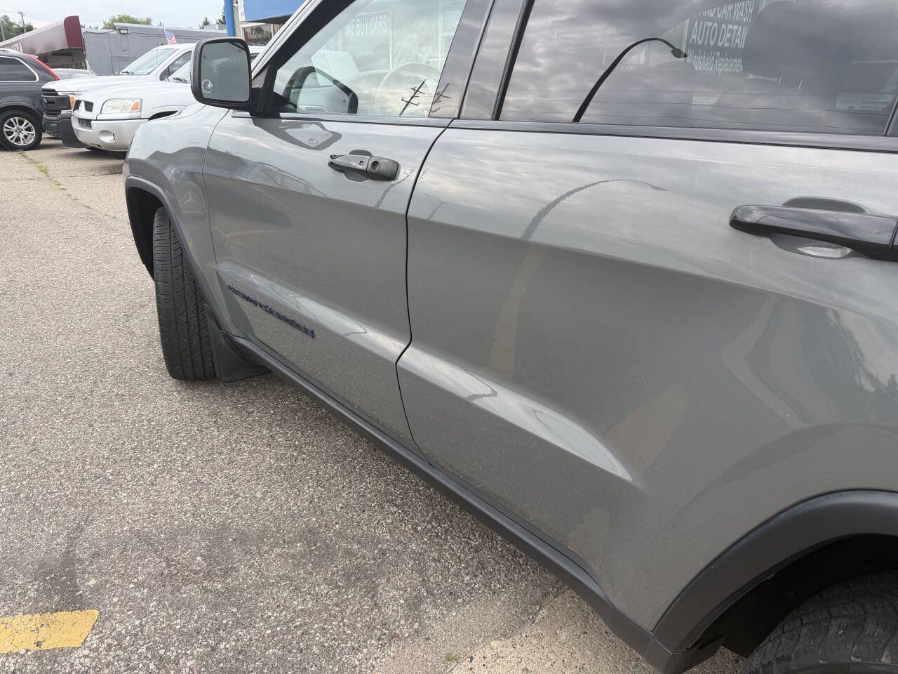 Used 2019 Jeep Grand Cherokee Laredo AWD/4WD image 16