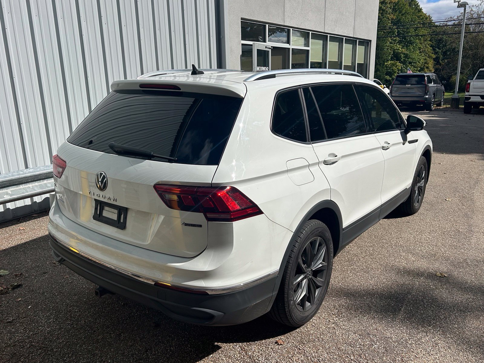 Used 2022 Volkswagen Tiguan SE AWD/4WD image 5