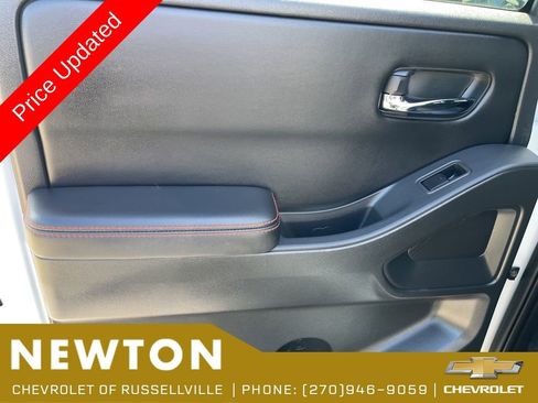 Used 2025 Nissan Frontier PRO-4X AWD/4WD image 41