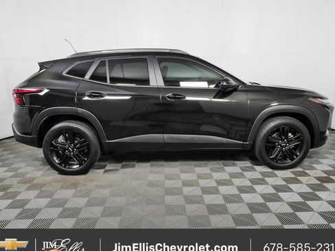 Certified 2025 Chevrolet Trax ACTIV w/ Driver Confidence Package FWD image 2