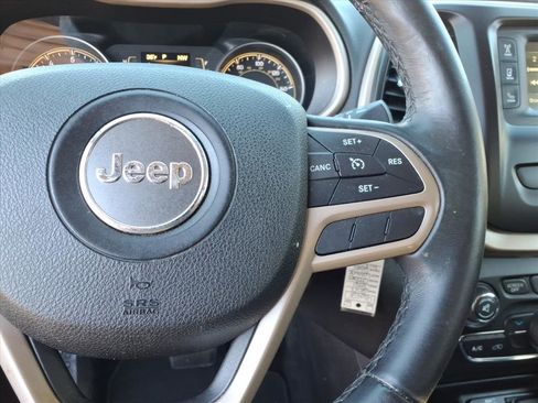 Used 2017 Jeep Cherokee Latitude image 22