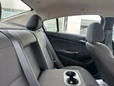 Used 2018 Chevrolet Cruze LT w/ Convenience Package FWD image 13