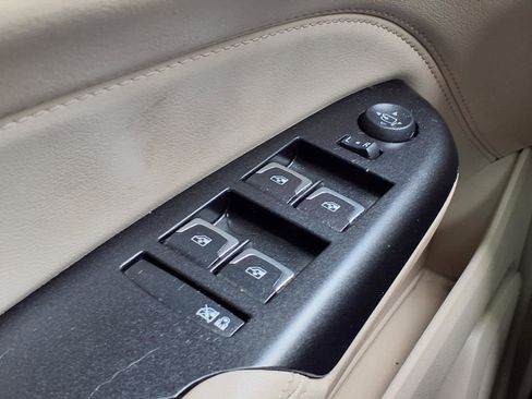 Used 2016 Cadillac SRX Luxury w/ Driver Awareness Package FWD image 9