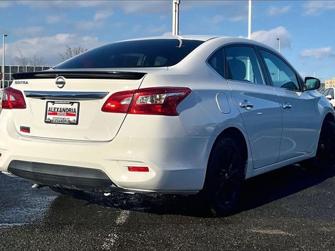 Used 2018 Nissan Sentra S w/ S Midnight Style Package image 11