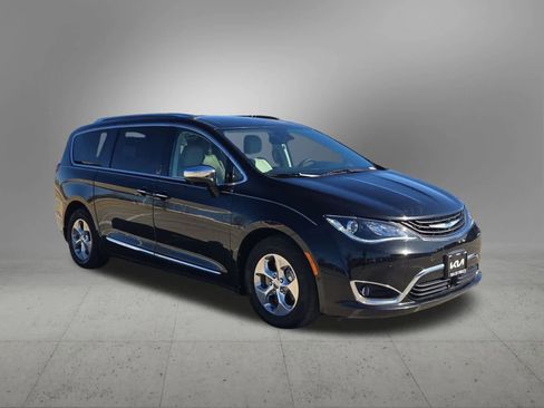 Used 2018 Chrysler Pacifica Limited w/ Advanced Safetytec Group image 8