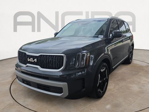 Certified 2024 Kia Telluride EX w/ EX Captain's Chair Package FWD image 4