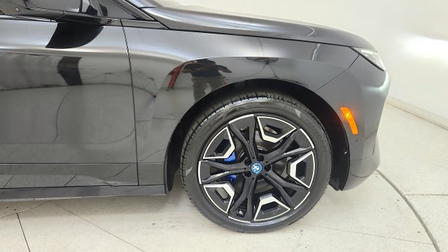 Used 2024 BMW iX xDrive50 w/ Sport Package AWD/4WD image 21
