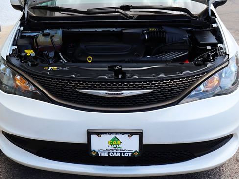 Used 2022 Chrysler Voyager LX FWD image 61