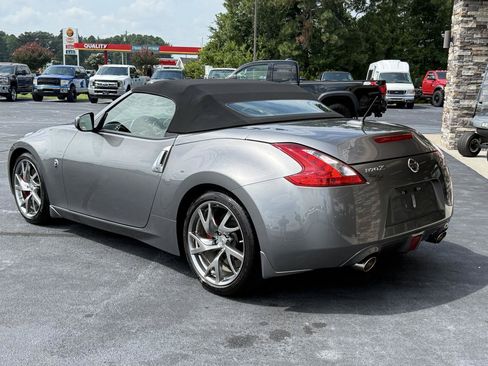 Used 2016 Nissan 370Z Touring Sport RWD image 3