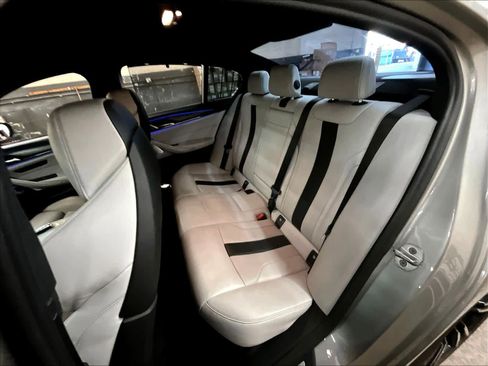 Used 2018 BMW M5 image 26