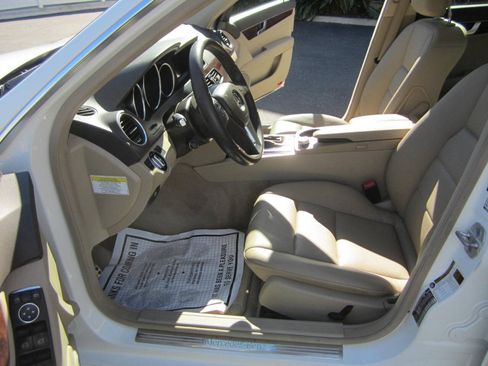 Used 2014 Mercedes-Benz C 250 Sedan image 25