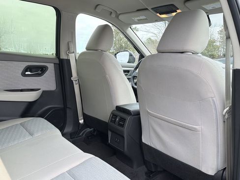 Used 2023 Nissan Rogue SV image 17