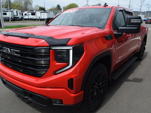 Used 2023 GMC Sierra 1500 Elevation w/ X31 Off-Road Package AWD/4WD image 3