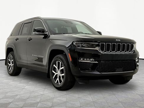 Used 2025 Jeep Grand Cherokee Limited AWD/4WD image 3