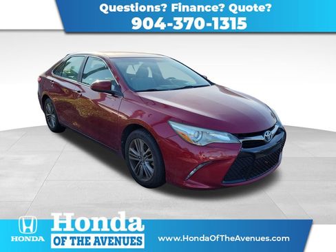 Used 2017 Toyota Camry SE FWD image 1
