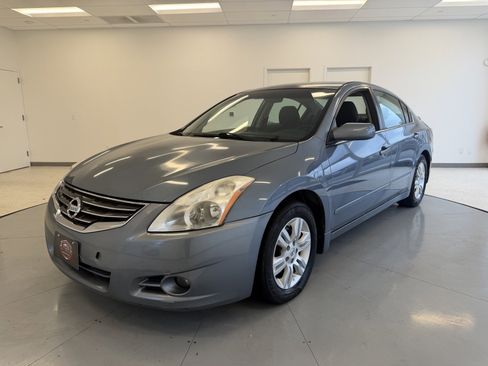 Used 2011 Nissan Altima 2.5 S w/ Special Edition Pkg image 3