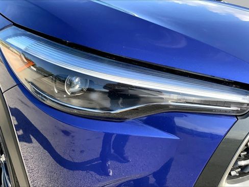 Used 2025 Toyota Corolla Cross XLE FWD image 27