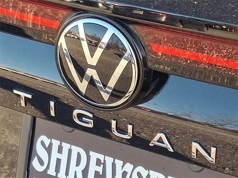 New 2026 Volkswagen Tiguan SE image 11