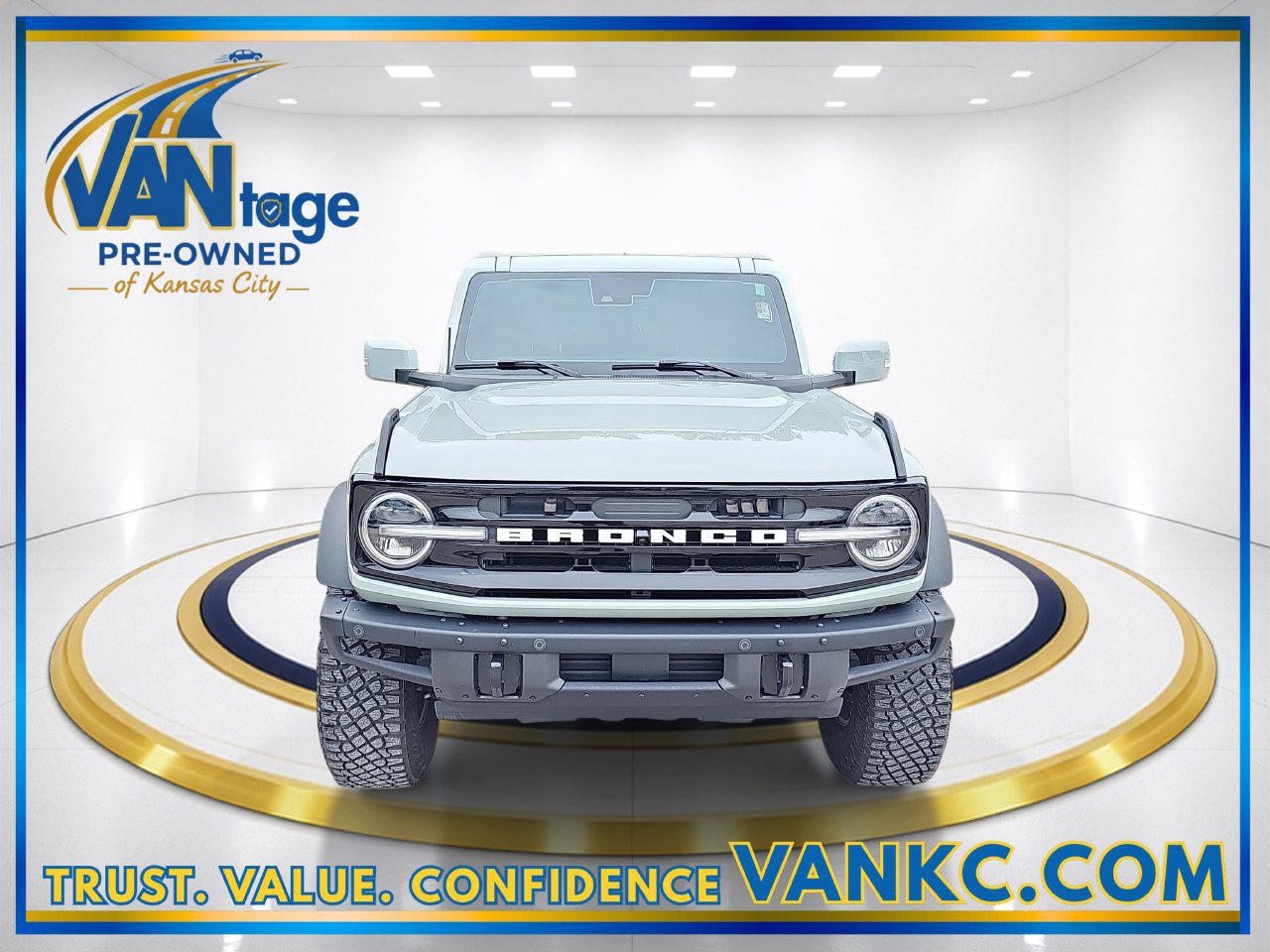 Used 2024 Ford Bronco Outer Banks AWD/4WD image 2