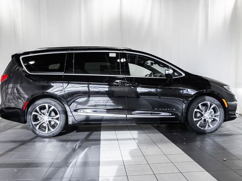 New 2026 Chrysler Pacifica Pinnacle image 3