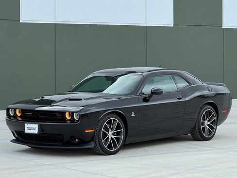 Used 2016 Dodge Challenger R/T Scat Pack w/ Leather Interior Group RWD image 1