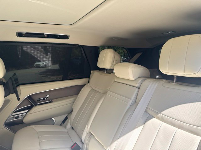 Certified 2025 Land Rover Range Rover Long Wheelbase SE AWD/4WD image 13