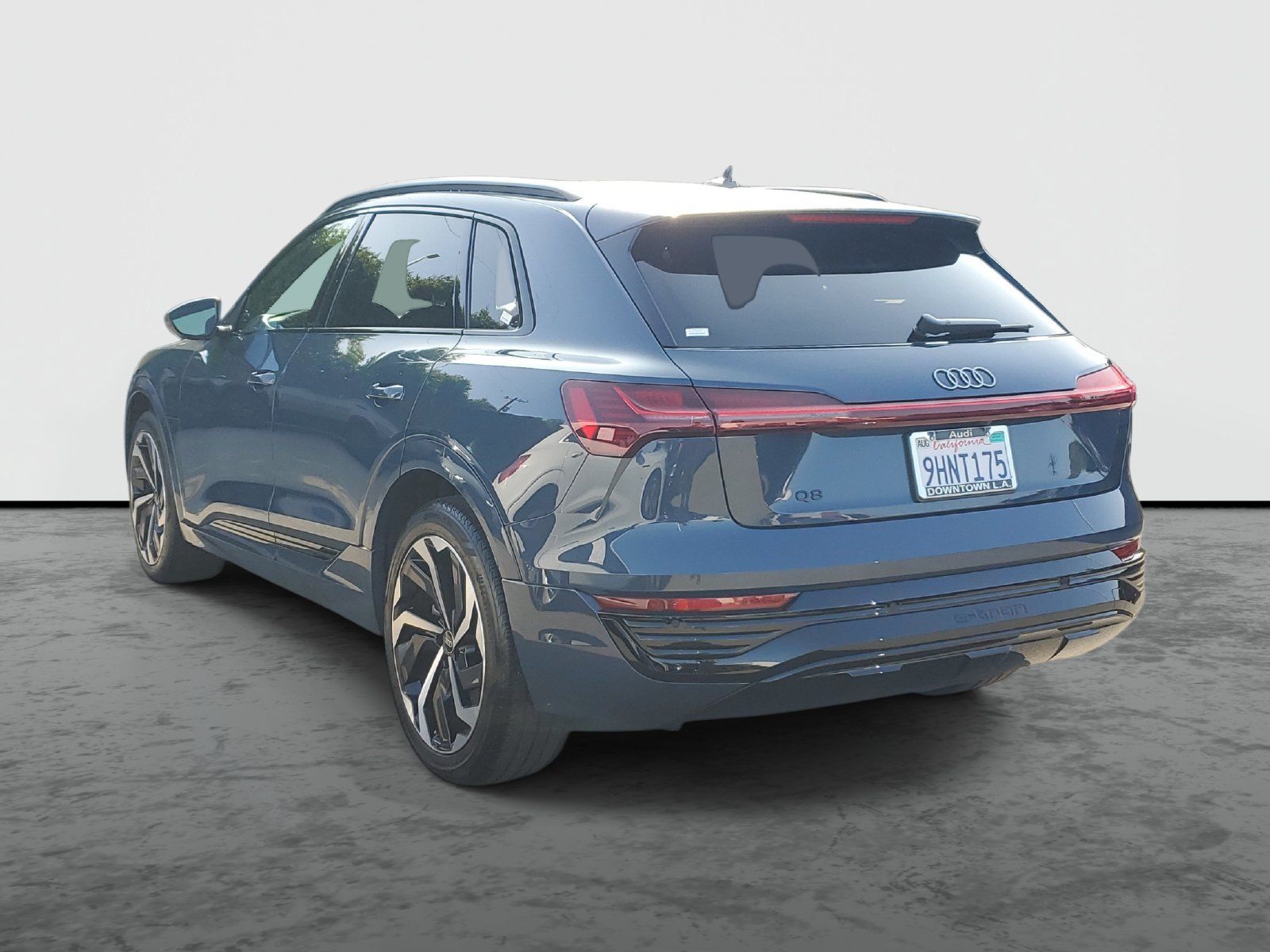 Used 2024 Audi Q8 e-tron Premium Plus w/ Premium Plus Package AWD/4WD image 3