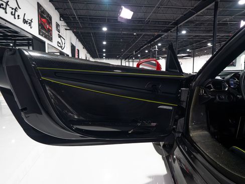 Used 2015 Porsche 918 Spyder image 36