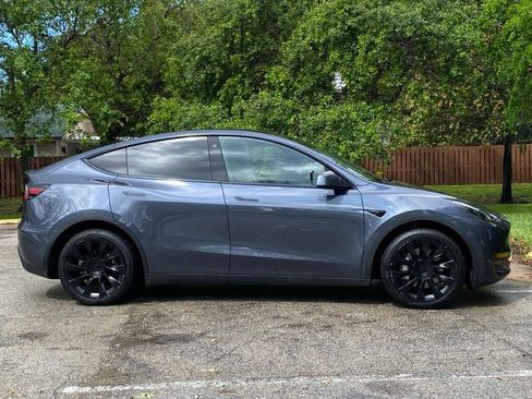 Used 2023 Tesla Model Y Long Range image 8