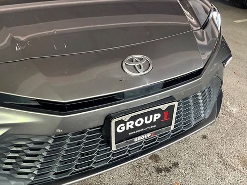 Used 2025 Toyota Camry SE w/ Convenience Package image 29