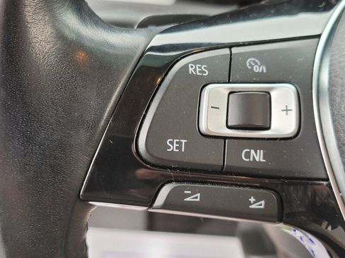 Used 2017 Volkswagen Passat 1.8T R-Line w/ R-Line Lighting Package image 24