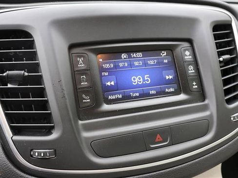 Used 2015 Chrysler 200 Limited FWD image 17